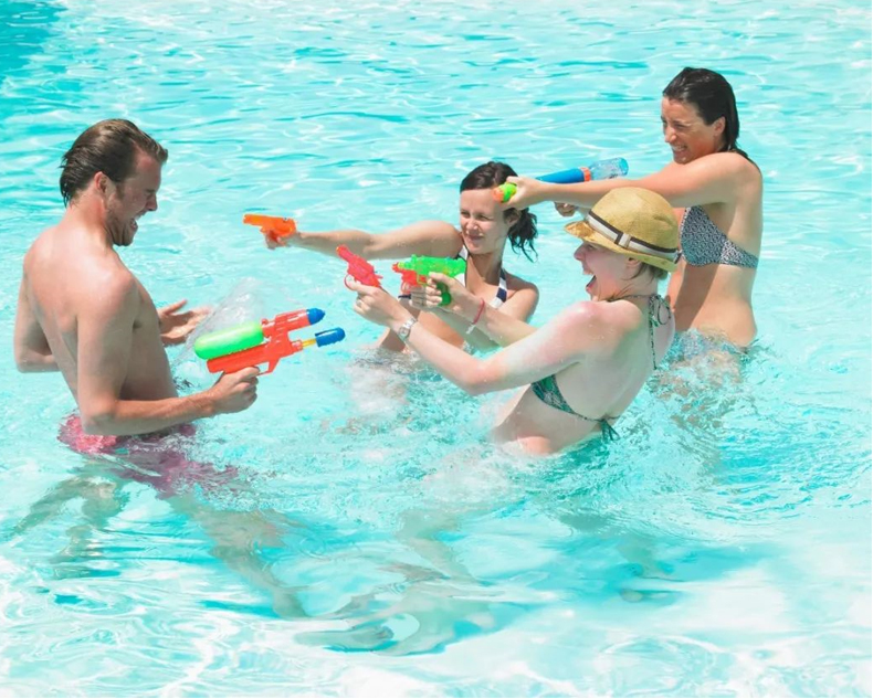 室內泳池什么“咖位”？居然用專業定制的除濕機?。?！